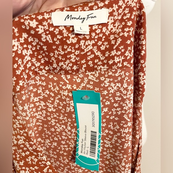 Monday Fun Ari Flutter Sleeve Top from Stitchfix - Picture 4 of 5